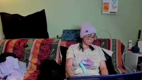 Snapshot of waningrosee chatting on 02.19.25 Waningrose Lu online show from 02.19.25