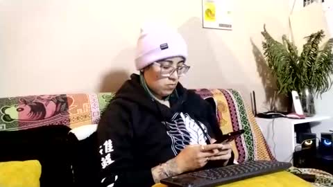 Snapshot of waningrosee chatting on 09.27.25 Waningrose Lu online show from 09.27.25