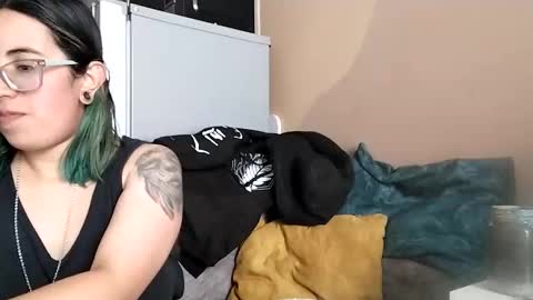 Snapshot of waningrosee chatting on 11.07.25 Waningrose Lu online show from 11.07.25