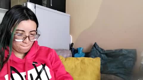 Snapshot of waningrosee chatting on 11.11.25 Waningrose Lu online show from 11.11.25