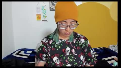 Snapshot of waningrosee chatting on 11.17.25 Waningrose Lu online show from 11.17.25