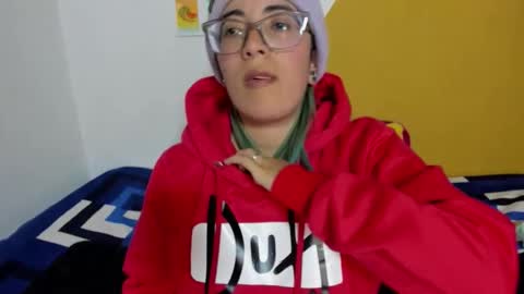 Snapshot of waningrosee chatting on 11.25.25 Waningrose Lu online show from 11.25.25