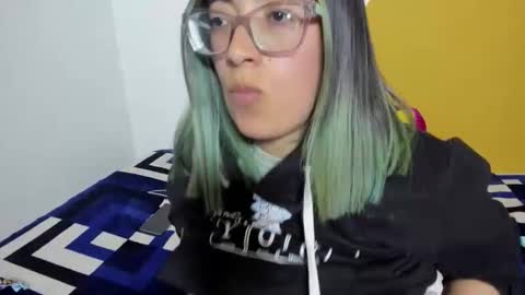 Snapshot of waningrosee chatting on 11.30.25 Waningrose Lu online show from 11.30.25