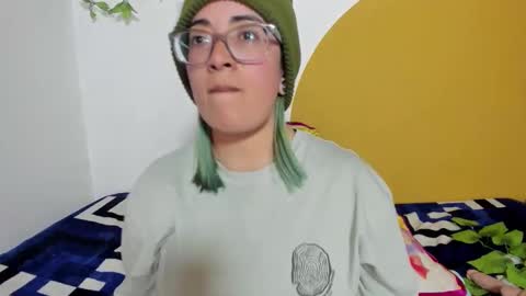 Snapshot of waningrosee chatting on 12.02.25 Waningrose Lu online show from 12.02.25