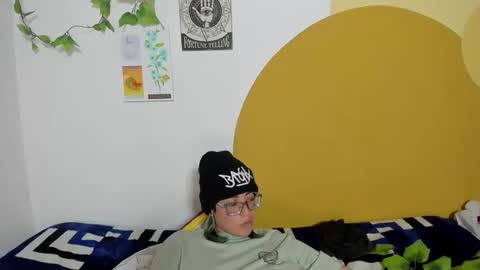 Snapshot of waningrosee chatting on 12.03.25 Waningrose Lu online show from 12.03.25