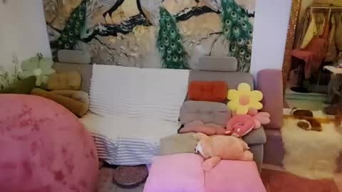 Snapshot of wannafeelitall chatting on 11.10.25 Emilia inst online show from 11.10.25