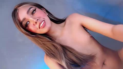 Isla Fox online show from 10.20.25