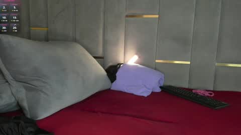 Snapshot of waynemiller_ chatting on 12.19.24 Wayne online show from 12.19.24