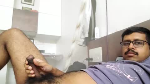 Snapshot of wearcondom chatting on 09.19.25 sexyguy online show from 09.19.25