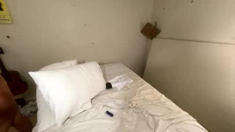 Snapshot of webcameraon chatting on 04.02.26 Retainer Forever Solo Album online show from 04.02.26