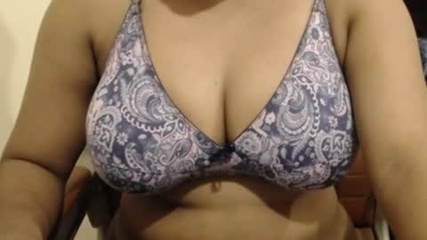 Snapshot of webshowxxx chatting on 04.21.26 mina online show from 04.21.26