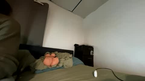 Snapshot of webthrow chatting on 12.01.25 ShootingWebs online show from 12.01.25