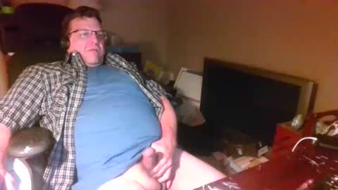 Snapshot of welderod chatting on 05.31.26 welderod online show from 05.31.26
