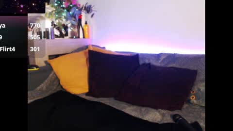 Snapshot of welliza chatting on 01.24.25 Liza online show from 01.24.25