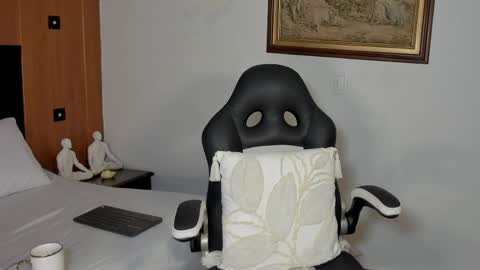 Wendy Marshall  online show from 04.11.26