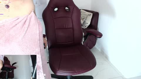 Snapshot of wet_liss chatting on 01.19.25 Diva online show from 01.19.25