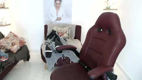 Snapshot of wet_liss chatting on 04.30.26 Diva online show from 04.30.26