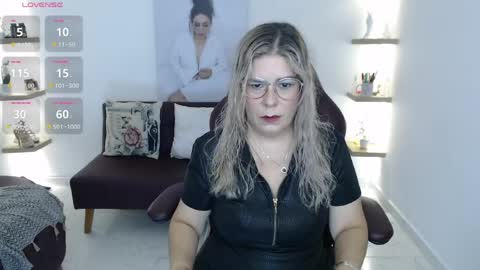 Snapshot of wet_liss chatting on 06.07.26 Diva online show from 06.07.26