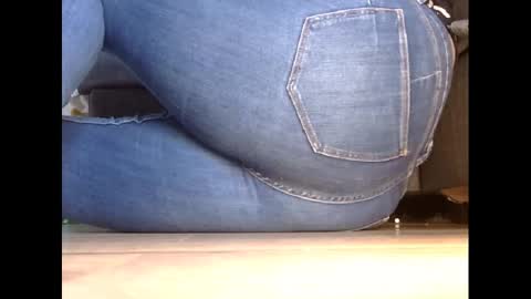 wet_pants2022 online show from 03.05.25