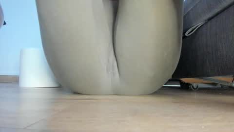 wet_pants2022 online show from 04.15.26