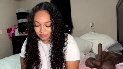 Snapshot of wetcreamerr chatting on 01.09.25 SheSquirts online show from 01.09.25