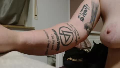 Snapshot of wetgerman2 chatting on 02.05.25 Wetgerman online show from 02.05.25