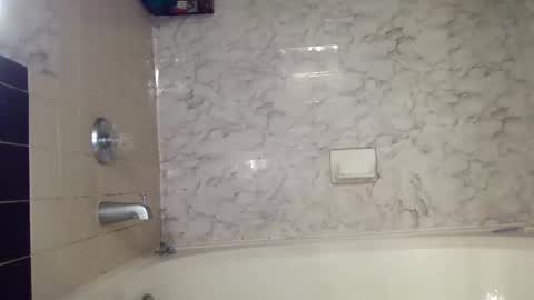 Snapshot of wetkyliecreams chatting on 03.07.25 Kylie online show from 03.07.25