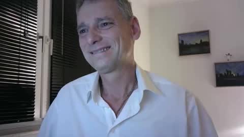 Snapshot of wetsuitedman chatting on 10.06.25 Franz online show from 10.06.25