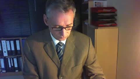 Snapshot of wetsuitedman chatting on 03.26.26 Franz online show from 03.26.26
