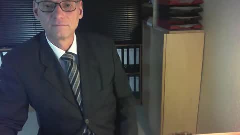 Snapshot of wetsuitedman chatting on 03.30.26 Franz online show from 03.30.26