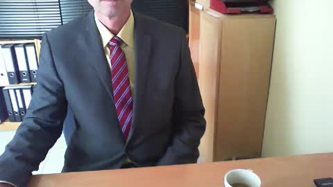 Snapshot of wetsuitedman chatting on 04.28.26 Franz online show from 04.28.26