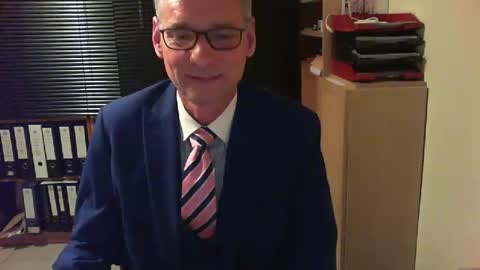 Snapshot of wetsuitedman chatting on 05.19.26 Franz online show from 05.19.26