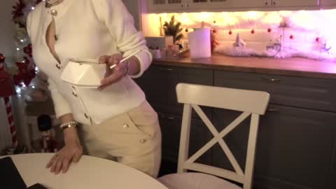 Victoria Maria online show from 12.29.24