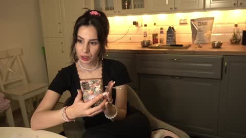 Victoria Maria online show from 01.10.25