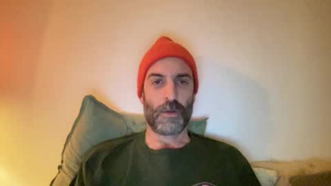 Snapshot of whiskylovexxx chatting on 12.20.25 WhiskyLove online show from 12.20.25