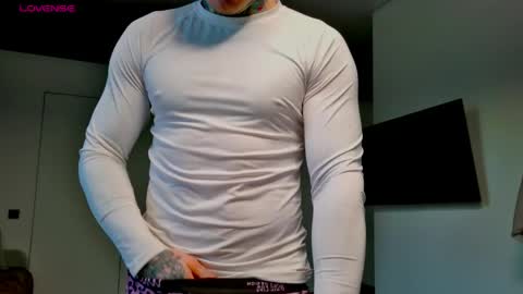 Snapshot of white_king999 chatting on 04.29.26 Max online show from 04.29.26