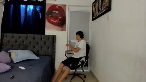 Snapshot of white_master444 chatting on 04.18.26 white online show from 04.18.26