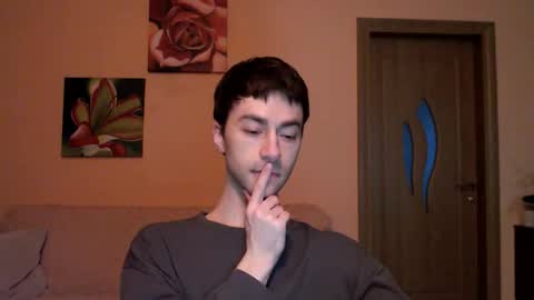 Snapshot of white_sport chatting on 11.11.25 Tom online show from 11.11.25