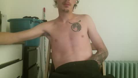 Snapshot of whiteboyslim21 chatting on 12.01.25 whiteboyslim21 online show from 12.01.25