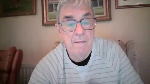 Snapshot of whitebriefs009 chatting on 09.28.25 whitebriefs009 online show from 09.28.25