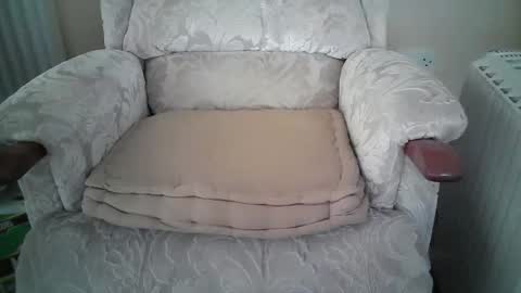 Snapshot of whitebriefs009 chatting on 10.17.25 whitebriefs009 online show from 10.17.25