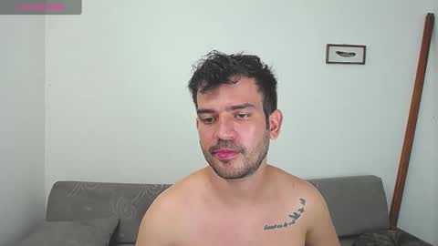 Snapshot of whitedylan9 chatting on 01.08.25 Dylan white online show from 01.08.25