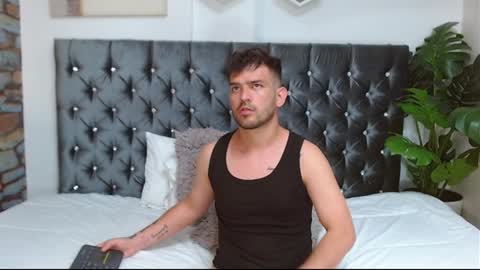 Snapshot of whitedylan9 chatting on 02.02.25 Dylan white online show from 02.02.25