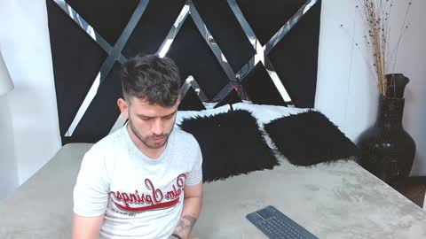 Snapshot of whitedylan9 chatting on 02.05.25 Dylan white online show from 02.05.25