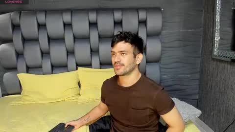 Snapshot of whitedylan9 chatting on 02.25.25 Dylan white online show from 02.25.25