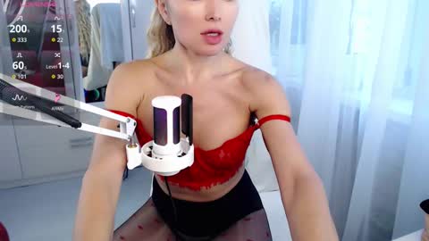 WhiteLaBunny online show from 10.24.25