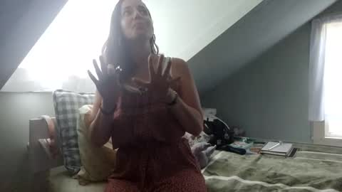 Snapshot of who_is_miss_dior chatting on 11.10.25 Miss Dior online show from 11.10.25