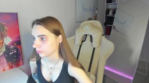 Snapshot of whole_eternity chatting on 01.04.25 Abby online show from 01.04.25