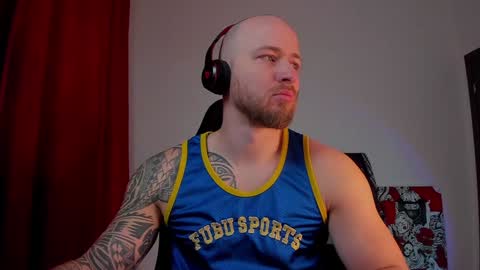 Snapshot of why_you_so_serious chatting on 01.12.25 VI online show from 01.12.25