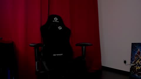 Snapshot of why_you_so_serious chatting on 02.04.25 VI online show from 02.04.25